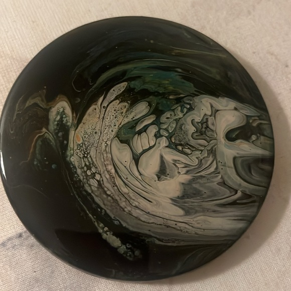 Single hand poured ceramics coaster - Picture 3 of 3
